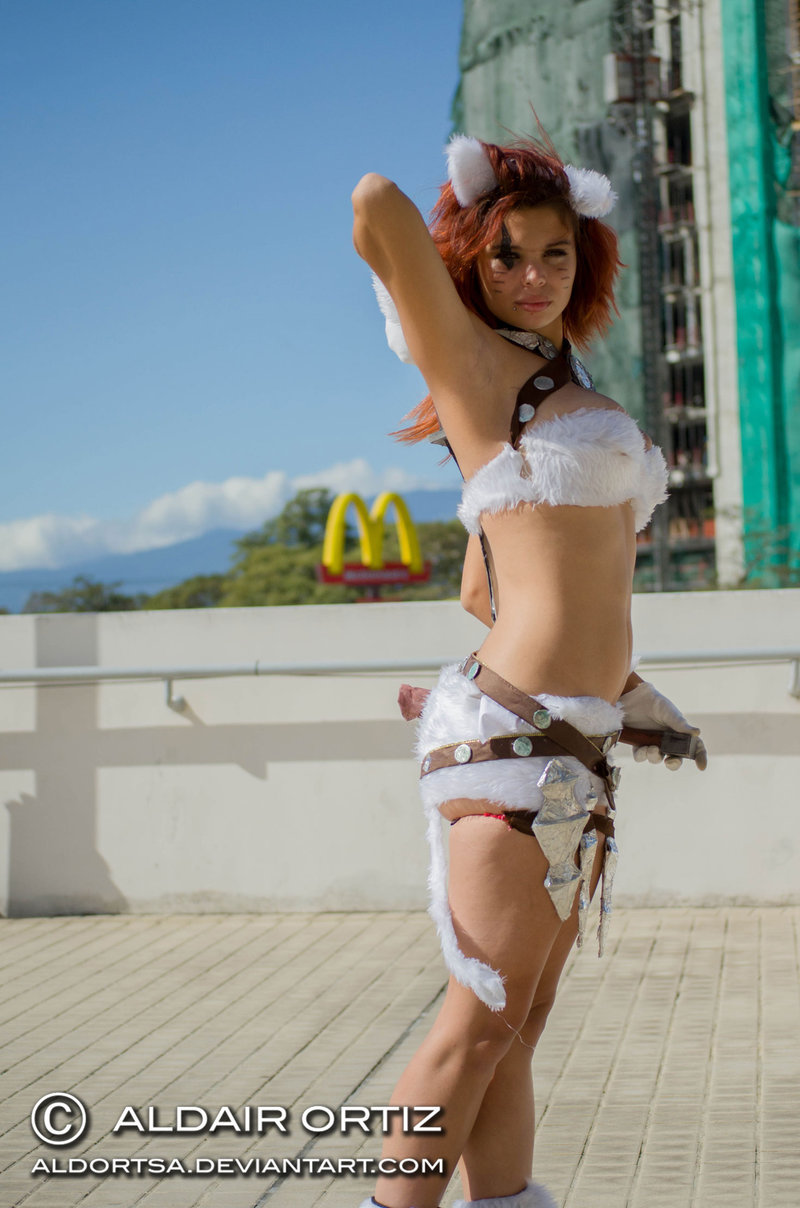 league-of-legends-sexy-girls:  Katarina Cosplay
