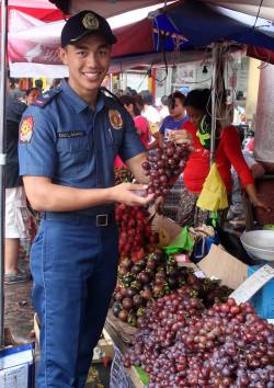 Mashitayeah:  Police Officer Chris Comicho Dulagan  Hope He Wins Mister Philippines.