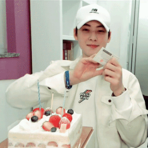 binsblush:  eunwoo on his birthday with the most adorable smile (✿◠‿◠)