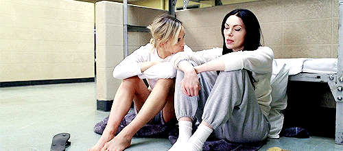 ohpiperchapman:  Vauseman in Season 4 of OITNB