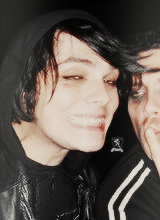 alexzpaintings:  55-63/100 pictures of Gerard smiling 
