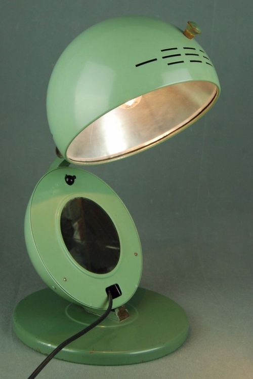 ein-bleistift-und-radiergummi:1920s/30s ‘Hanau S100′ Modernist Table Lamp.(via eBay