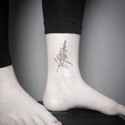 50 Simple and Small Tattoos for Women With Meaning