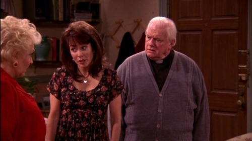 Everybody Loves Raymond (TV Series) - S6/E24 ‘The First Time’ (2002)Charles Durning as F