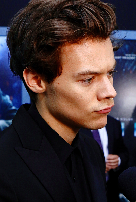 harrystylesdaily:Harry Styles at the New York premiere of ‘Dunkirk’, July 18th.