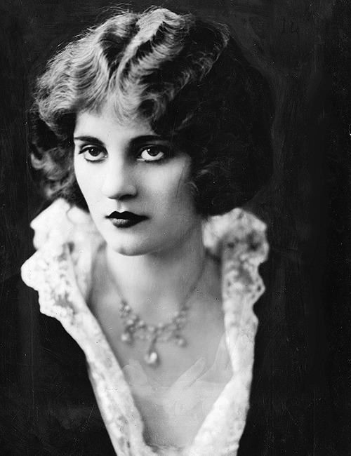 arutai: Tallulah Bankhead (1922) by Ira L. Hill