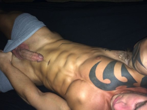 hairymacho:  http://hairymacho.tumblr.com/