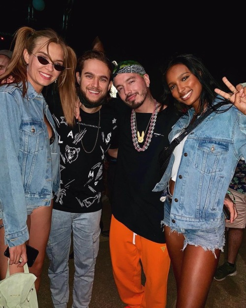 jastookes: Me siento en Victoria porque ella es un ángel . @zedd @jbalvin