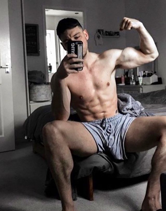 elitealphabro:aestheticsupremacy:horny-fag-for-abuse:first to respond gets his morning loadSecond to respond gets beat for not being more responsive.  