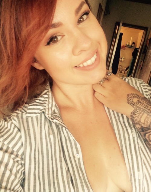 bambi-blossom:  Just me.  Total babe!