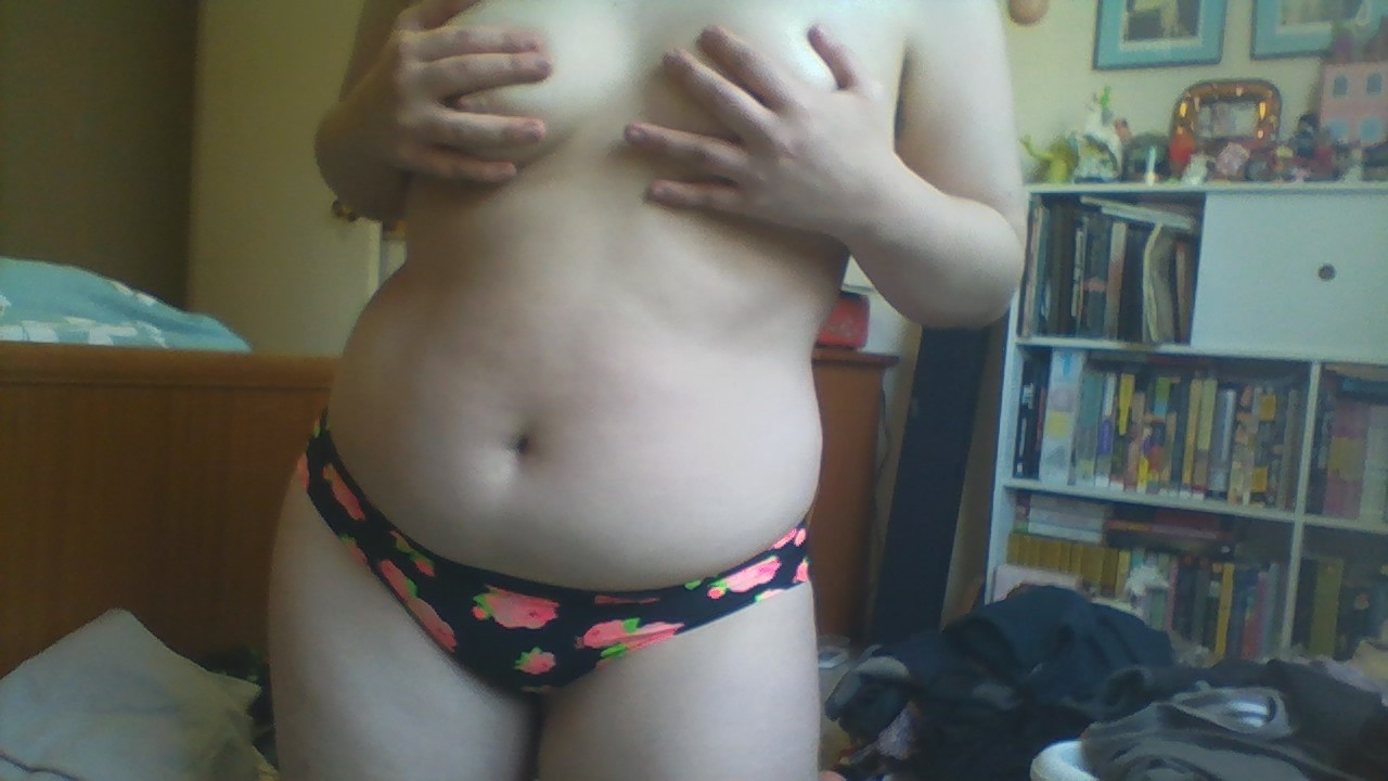 constantpains:  ughhhh i love my body, like yeah my boobs are smallish, but for me