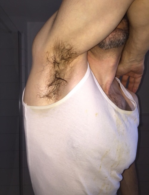 pozrawtop: ruffdiamondskin:Rank ripe pits are as good as poppers anyday. Damn, like to be in those