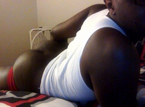 iloveazz89:  iloveazz89.tumblr.com   To submit ass pics send them to KIK : topjerzee.