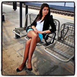 #sexy #brune #brunette #voyeur #girl #girls #woman #women #teen #teens #candids #candid #legs #legs_real #real_legs #feet #feetfetish #fetichiste #pied #hose #tights #nylon #stocking #pantyhose #collantnoir #collant