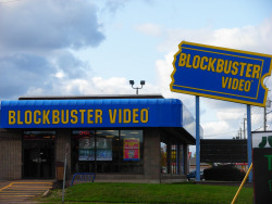 your90s2000sparadise: Blockbuster and Hollywood