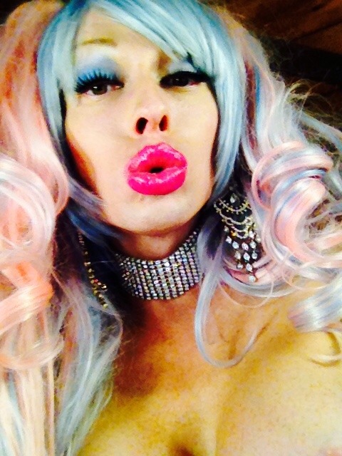 taraemory:  taraemory:Live camming in all sorts of filthy places tonight! not on