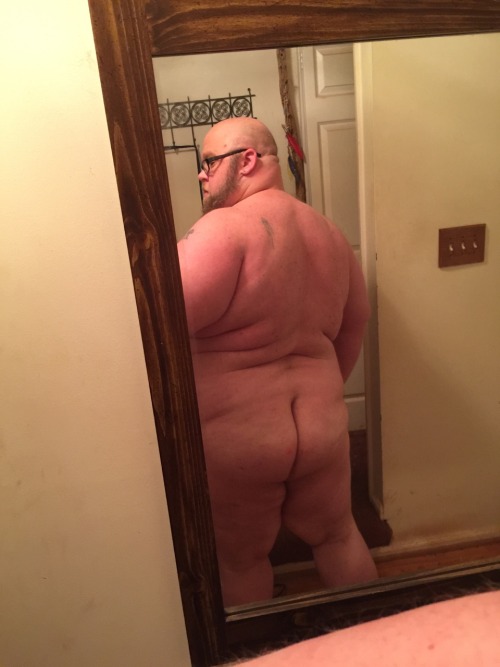 confessionsofacubbybear: I was a little bored last night so I decided to take pictures of my ass. E