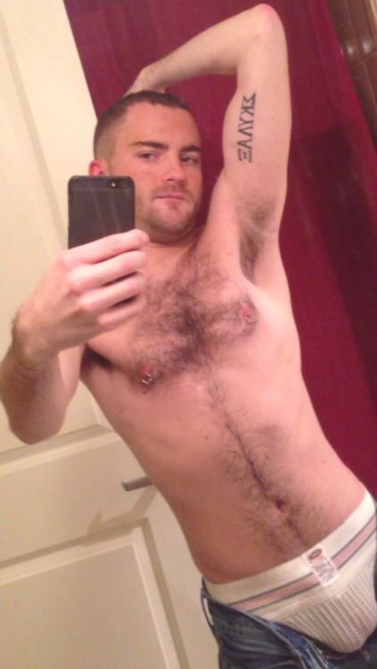 Yeh boy suck those pits