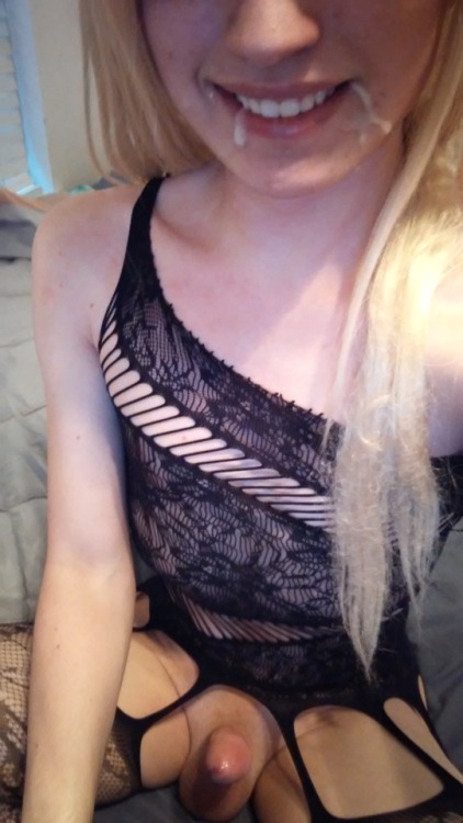 maddiecdslut: Had alot of fun in this outfit! And i was just so horny i decided that i would cum on my face hehe ;) Like and Reblog! 