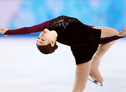 edge-triggered:  whatmakesyoulove:  Yuna Kim, Sochi 2014 (Silver)Figure Skating  Yuna and her gold-medal winning dress.