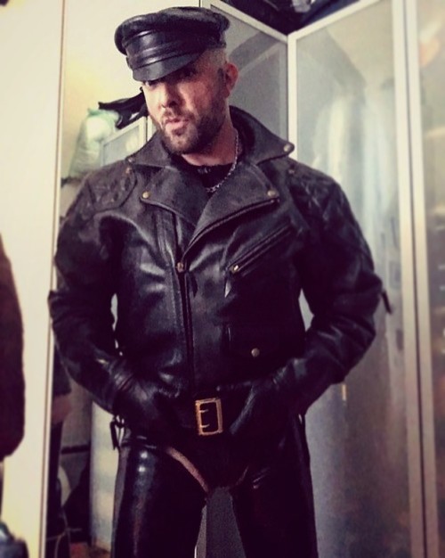 LOOKS: gay skinhead rubber leather fetish gear