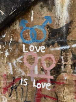 Queergraffiti:  Gray-Is-My-Aesthetic:  Graffiti That Knows What’s Up.   “Love
