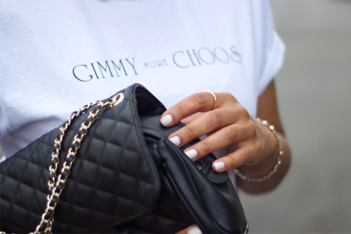 chanel-and-vogue:more fashion here. i follow back similar blogs ♥