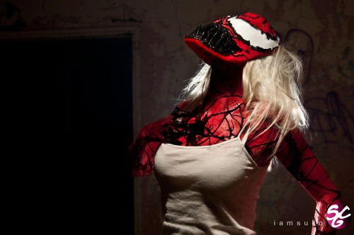 comicbookcosplay:  Stacey Rebecca [facebook.com/StaceyRebeccaAltModel] as Gwen Stacy/Ultimate CarnagePhotographer: Iamsuko [facebook.com/iamsuko]Full set at sexycosplaygirls.com  Yet more reasons why Stacey is one of our faves. 