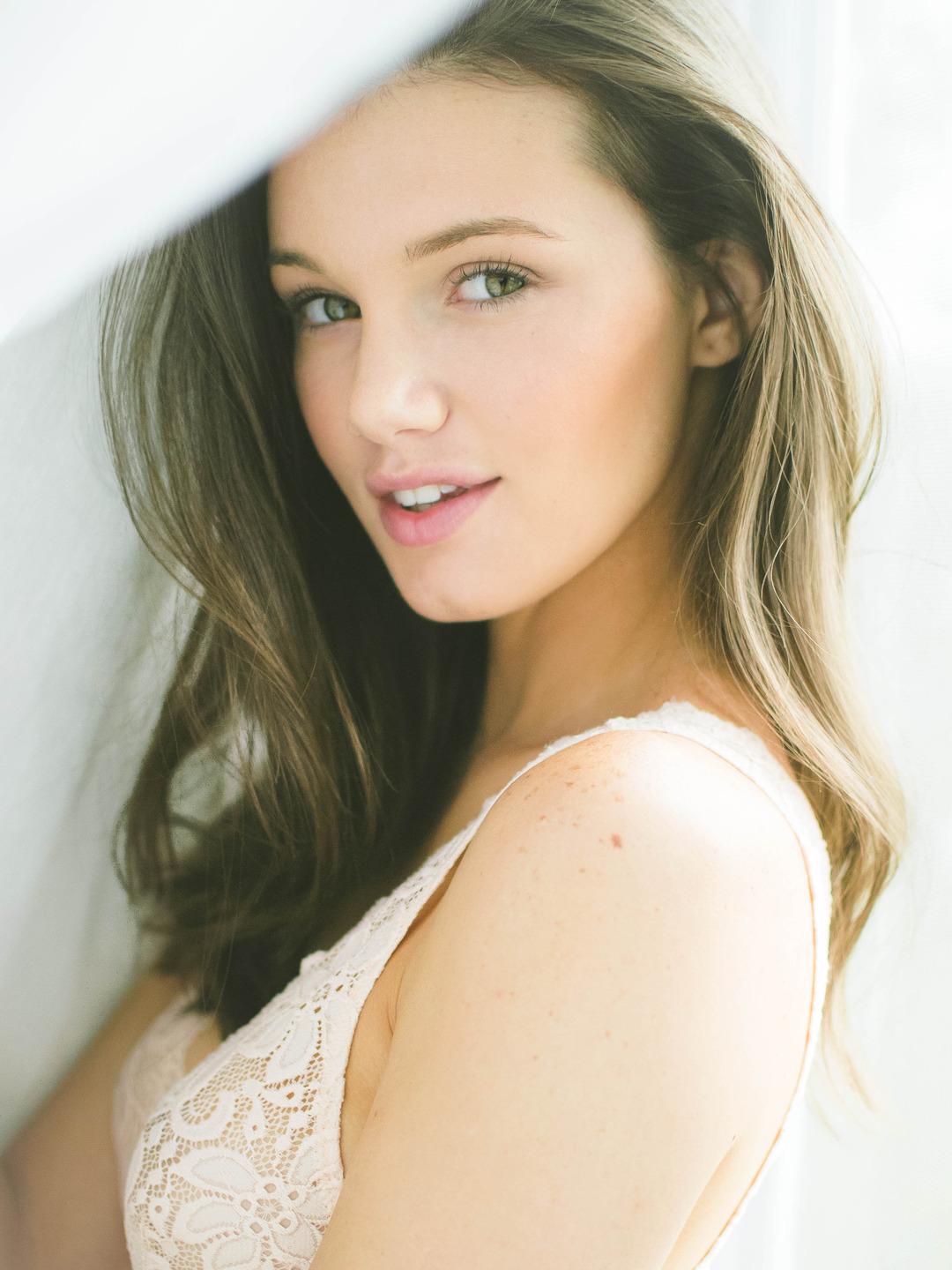 thatlookinhereyes:  charliesdreams:Hailey McLaine Outland It’s all about the eyes!