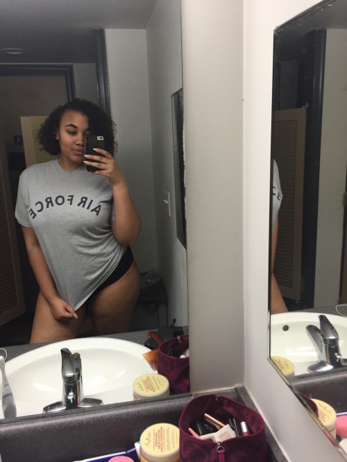 Porn thegoldendemigoddess:  All my selfies are photos