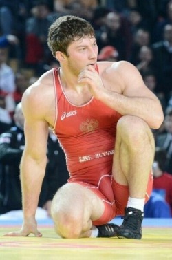 texasfratboy:  hot college wrestler’s yummy bulge and ass! Love it!!