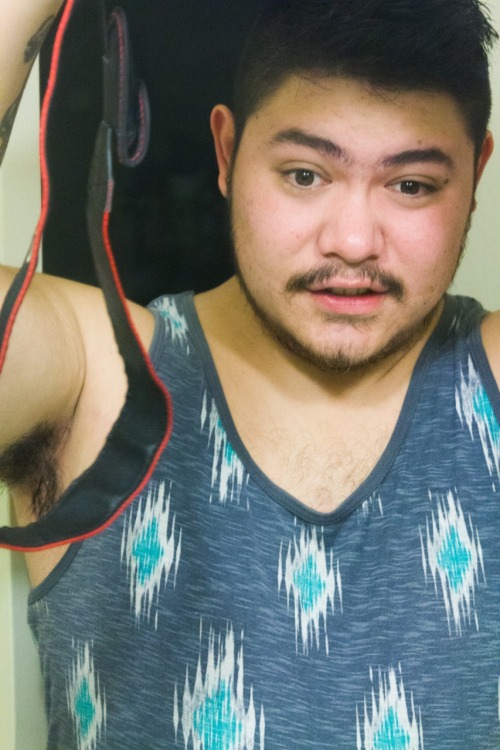 pecanampersandies:  pecanampersandies:  why is it so hard to take a selfie with a dslr  good morning here’s my face