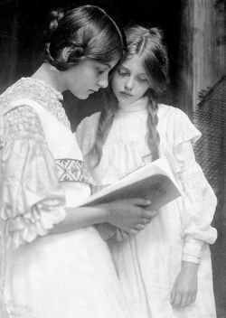 edwardianpromenade:  — Gertrude and Ursula Falke (1906), daughters of writer Gustav Falke 