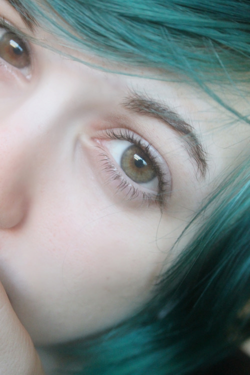 staytrueorgtfo:  Idk I like my eyes 
