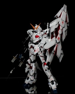 ohnicegundam:MG 1/100 Unicorn Gundam   1/100 Armed Armor DE - Customized Build Modeled by Kouichi  