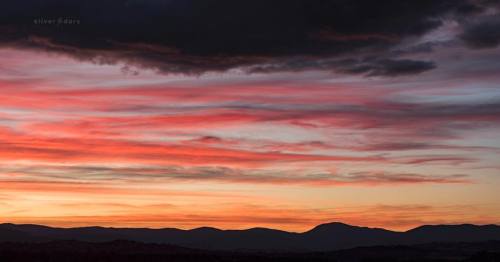 Late colour under dark clouds - sunset behind the Brindabella Ranges #canberra #canberralife #brinda