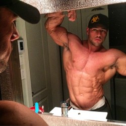 alphamusclehunks:  Your Daily Dose of DoullSexy,