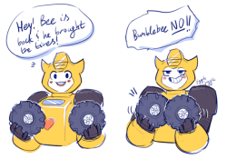 pompoof:  @tralma​ drew bee holding a couple