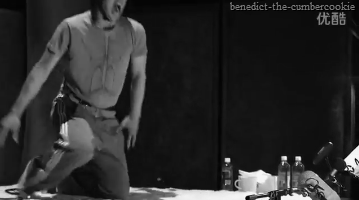 cumbermums:  benedict-the-cumbercookie:  I saw a comment that Smaug was missing from my bad ass Ben gifset, well here you go.  Mo-cap everywhere tonight x 
