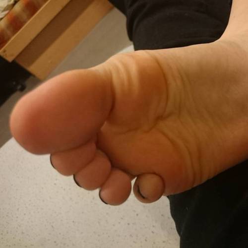 My wrinkly soles for you. Any shares very welcum! #feetfetishnation #feet #feet #feetporn #footfetis