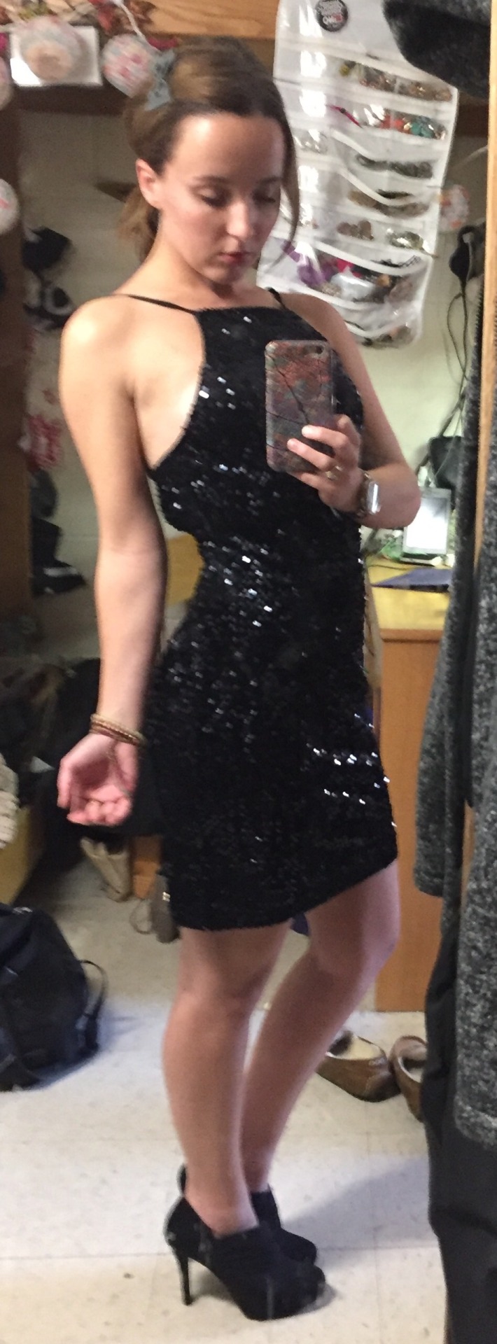 philosokitten:  Do I look fat in this dress like those anons said??  Oh hell no,