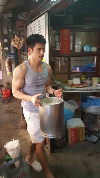rebelziid:  Taiwanese Douhua Hunk [ This beautiful Taiwanese stud is the latest Internet