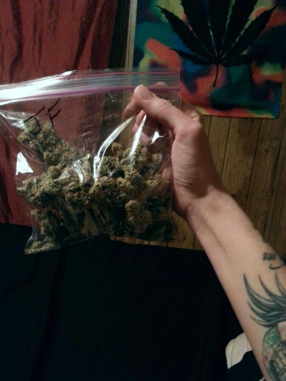 smoketogethighcustheworldissolow:  Juicy fruit!! 😸
