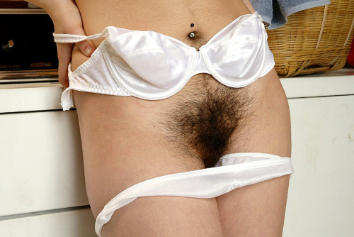 sexygirlshairy:nice  hairy pussy