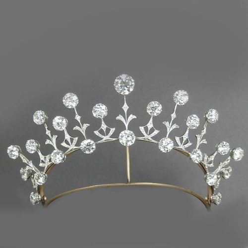 fawnvelveteen:A delicate diamond tiara, 1905, made for a ‘piled high hairstyle’. Featuring fifteen d