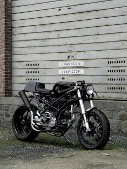 thezainist:  #Ducati ‘Black on Black’