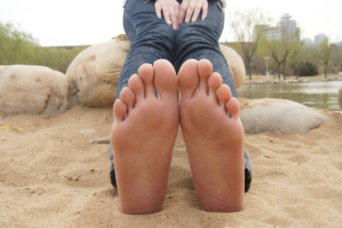 Beautiful Women And Their Lovely Feet