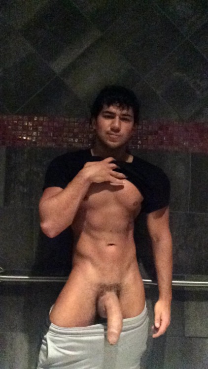 2sthboiz:  omfg that cock…. yum !