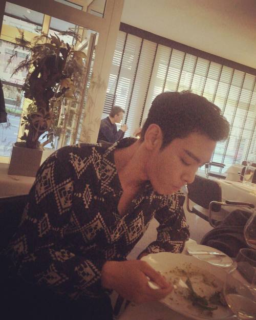 koreanghetto:    160428 TOP Instagram:    