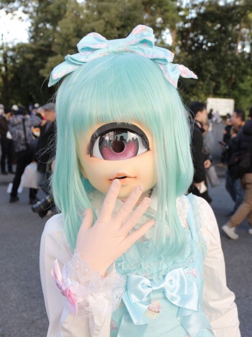 pizako:  2016/02/07 wonder festival  I’ve always found the anime girl mask cosplays creepy… But really how else do you cosplay a cyclops? And these actually look pretty nice to me.